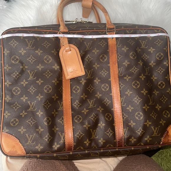 Louis Vuitton Sirius travel includes dust bag + 2 more accessories - tag name. - Picture 5 of 15
